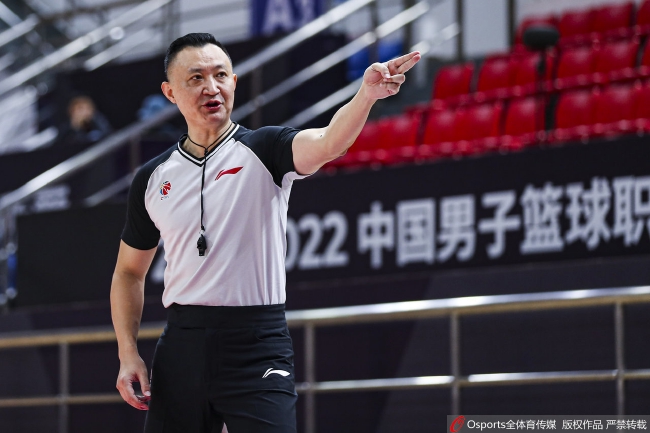 mk体育官网- 都灵德比战红牌频发争议判罚引热议  